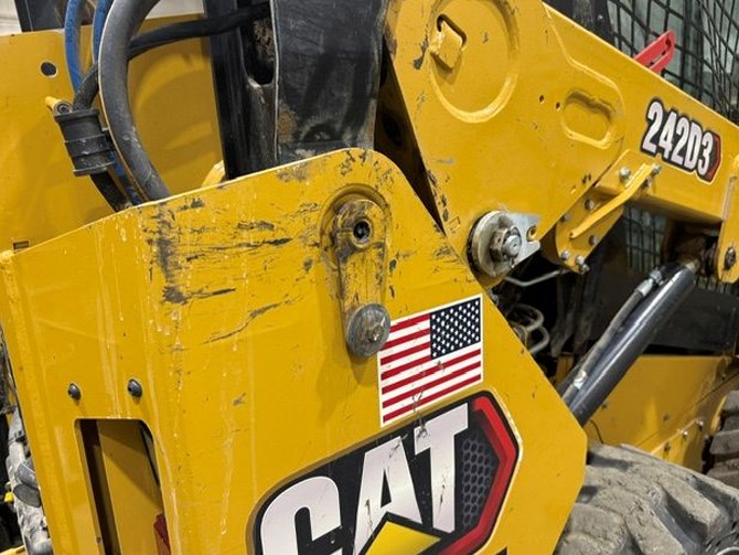 2024 Caterpillar 242D3 Skid Steer - Image 7
