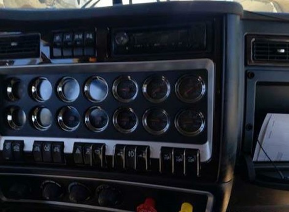 2026 Kenworth W900 - Image 14