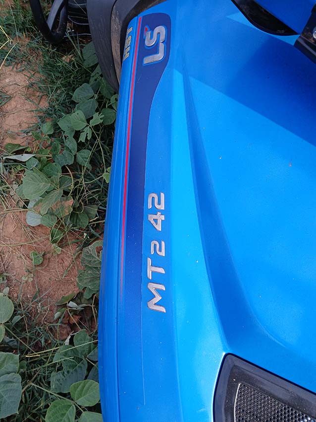 2026 LS MT242HE Tractor - Image 11