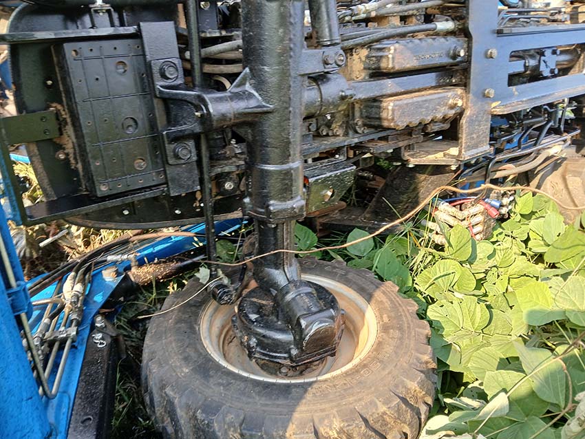 2026 LS MT242HE Tractor - Image 20
