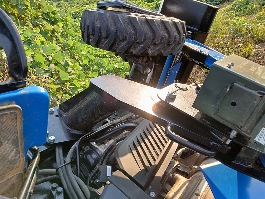 2026 LS MT242HE Tractor - Image 22