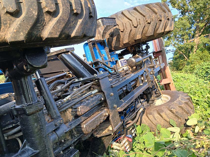 2026 LS MT242HE Tractor - Image 6