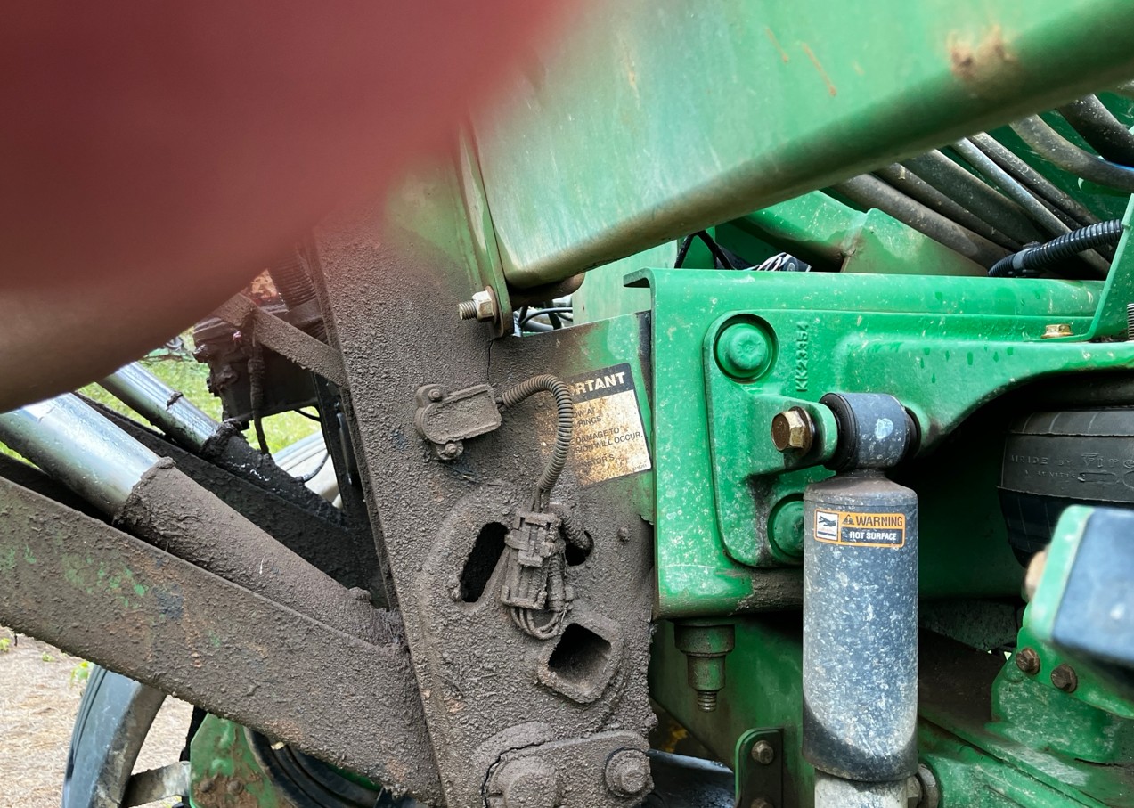 2017 John Deere 4023R Sprayer - Image 2