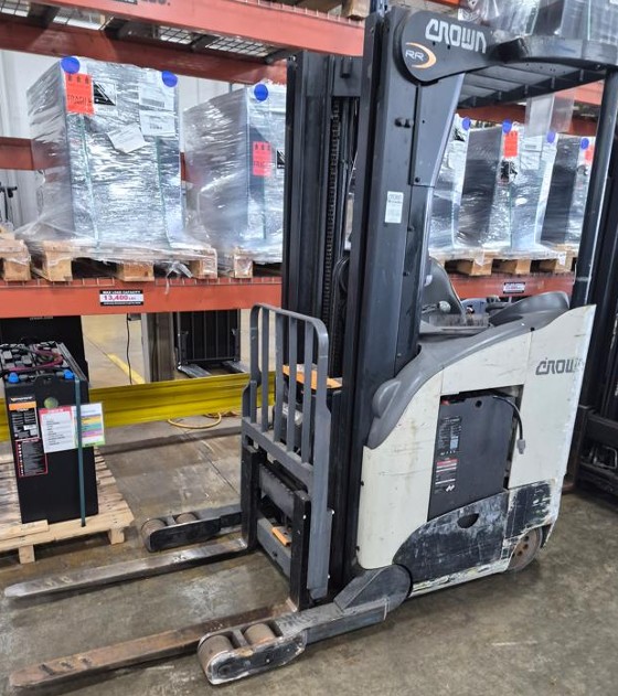 2017 Crown RR5715-35 Forklift