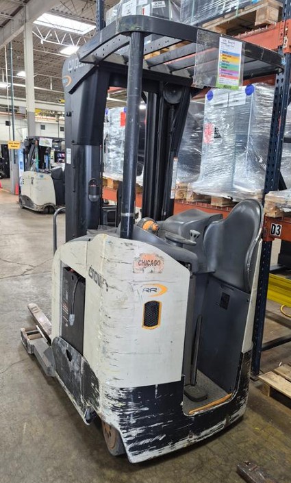 2017 Crown RR5715-35 Forklift - Image 4