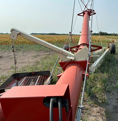 2011 Farm King 16104 Grain Auger - Image 3