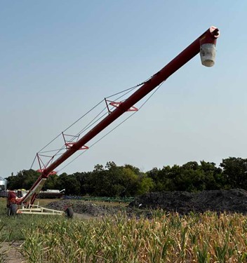 2011 Farm King 16104 Grain Auger - Image 4