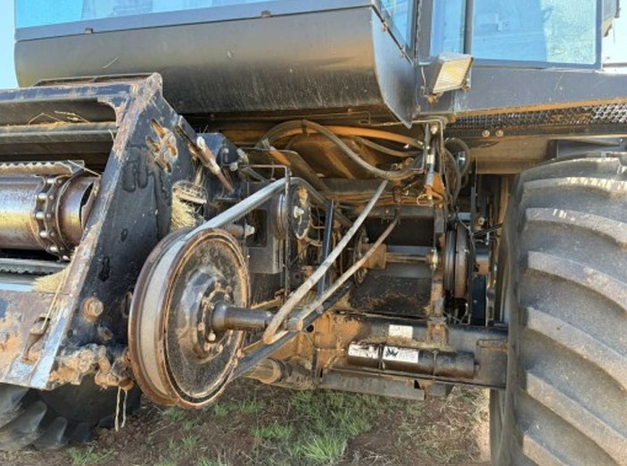 1995 Gleaner R62 Combine - Image 10