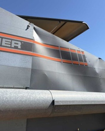 1995 Gleaner R62 Combine - Image 3