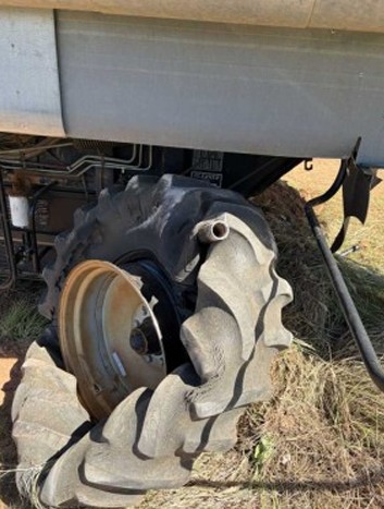 1995 Gleaner R62 Combine - Image 4