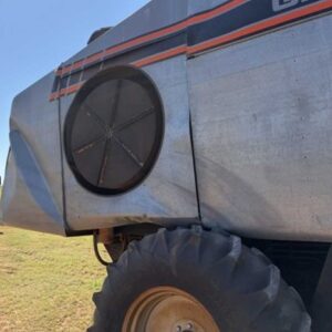 1995 Gleaner R62 Combine