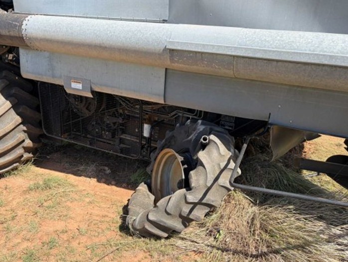 1995 Gleaner R62 Combine - Image 6