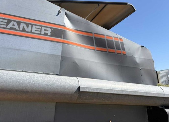 1995 Gleaner R62 Combine - Image 8