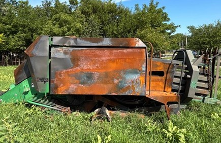 1999 John Deere 100T Big Square Baler - Image 4