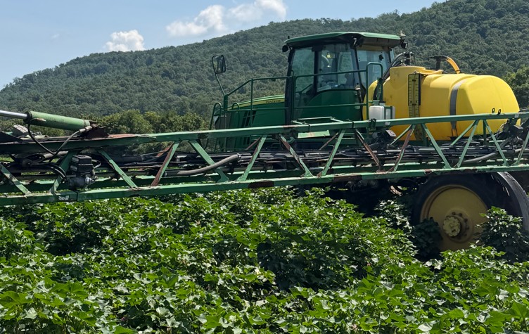 2017 John Deere 4023R Sprayer - Image 8
