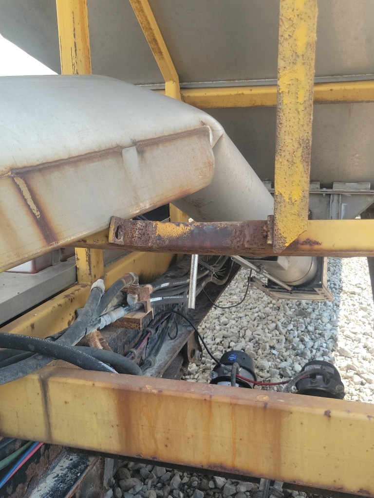 2010 KBH Fertilizer Tender - Image 2