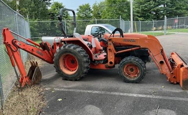 Kubota L4400 Tractor - Image 2