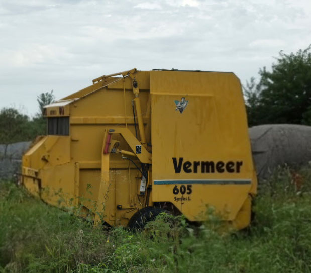 1998 Vermeer 605 Series L Baler - Image 2