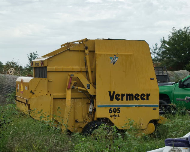 1998 Vermeer 605 Series L Baler - Image 3