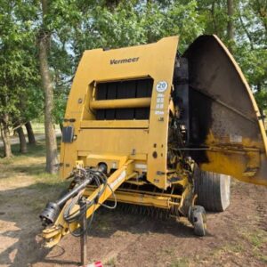 2018 Vermeer 604R Baler