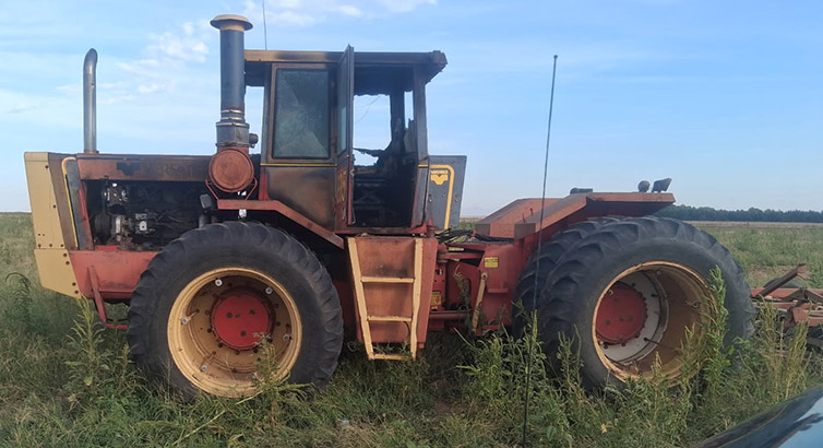 1980 Versatile 835 Tractor - Image 2