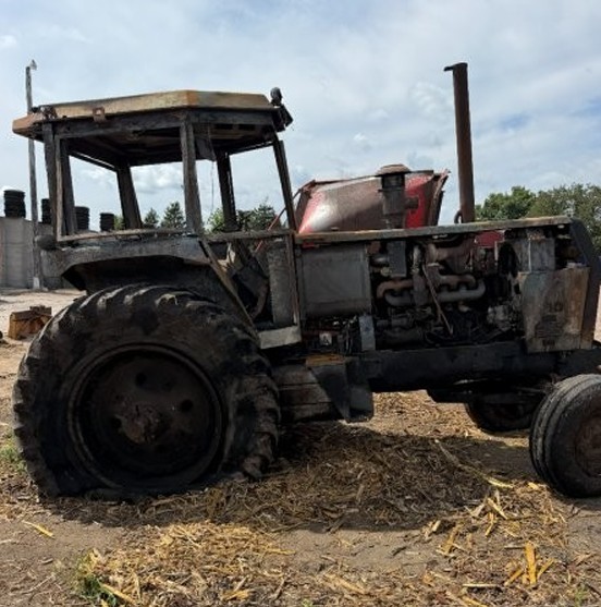 White 2-135 Tractor - Image 2