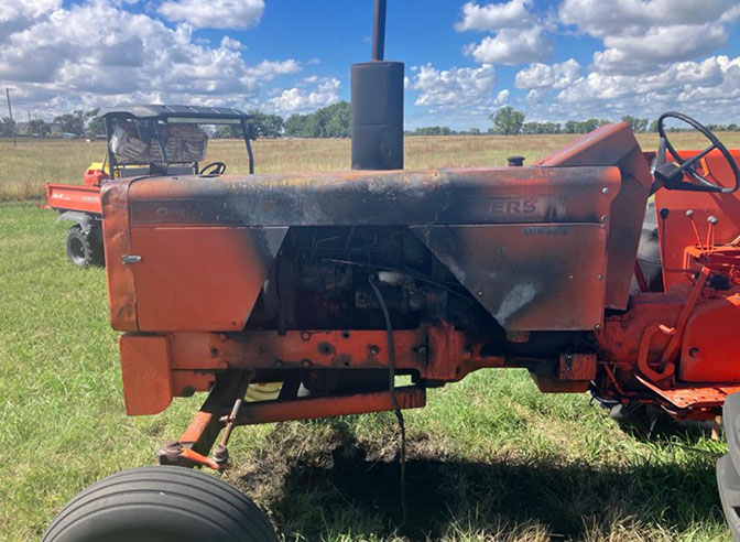 1970 Allis Chalmers 170 Tractor - Image 2