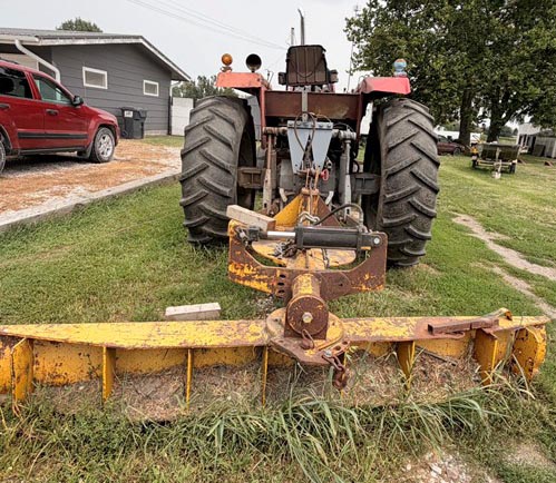 1977 Massey Ferguson 1105 Tractor - Image 2