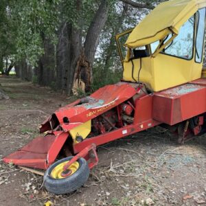 1977 New Holland 910 Sperry Speedrower Swather