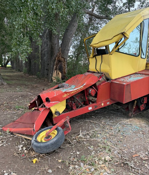 1977 New Holland 910 Sperry Speedrower Swather