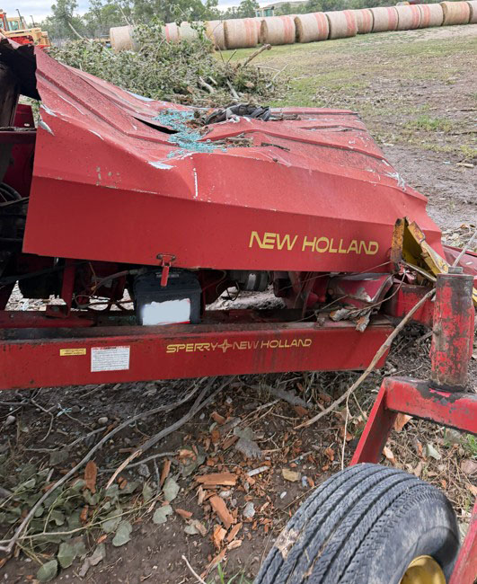 1977 New Holland 910 Sperry Speedrower Swather - Image 3