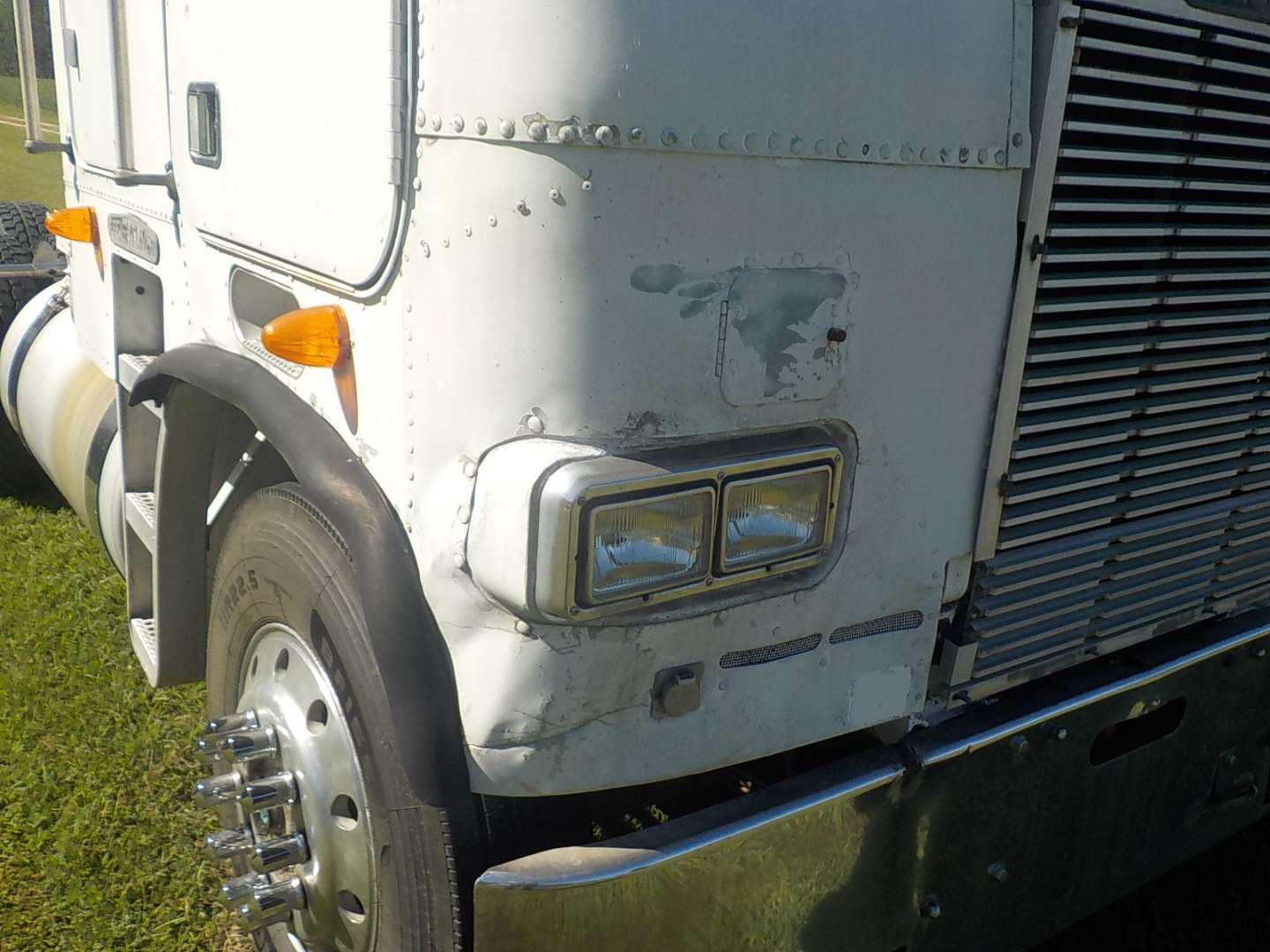1984 Freightliner C.O.E. - Image 4