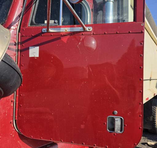 1989 Peterbilt 377 Dump Truck - Image 11