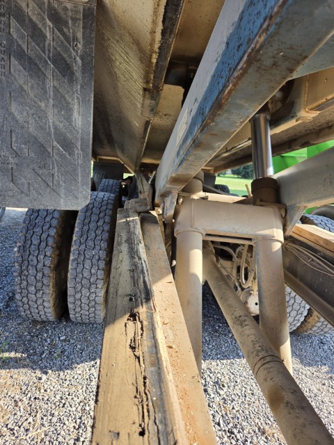 1989 Peterbilt 377 Dump Truck - Image 18