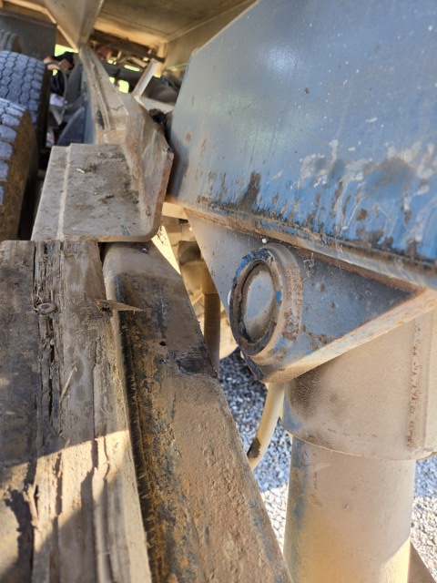 1989 Peterbilt 377 Dump Truck - Image 19