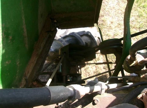 1990 John Deere 9500 Combine - Image 12