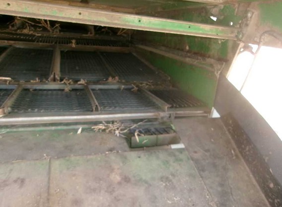 1990 John Deere 9500 Combine - Image 26