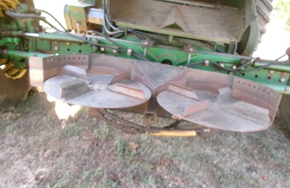 1990 John Deere 9500 Combine - Image 28