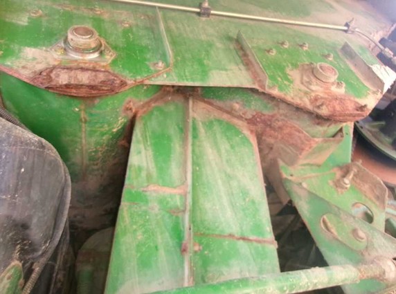1990 John Deere 9500 Combine - Image 29