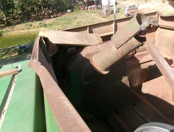 1990 John Deere 9500 Combine - Image 31