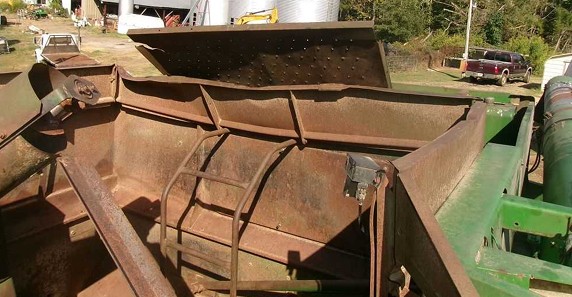 1990 John Deere 9500 Combine - Image 32