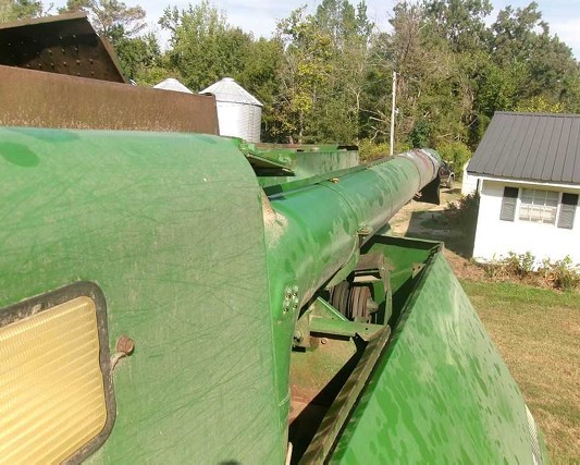 1990 John Deere 9500 Combine - Image 34