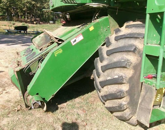 1990 John Deere 9500 Combine - Image 37