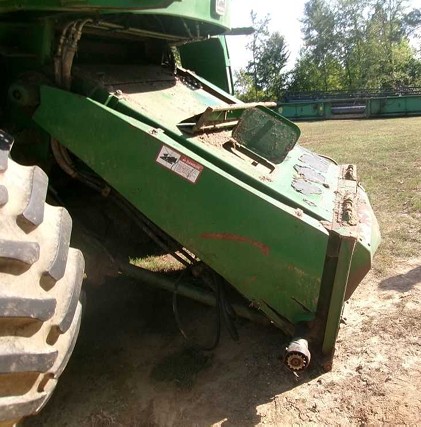 1990 John Deere 9500 Combine - Image 38