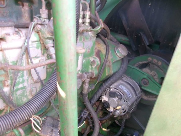 1990 John Deere 9500 Combine - Image 8