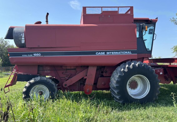 1991 Case IH 1660 Combine - Image 6