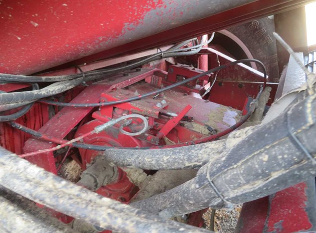 1994 CASE IH 1688 Combine - Image 14
