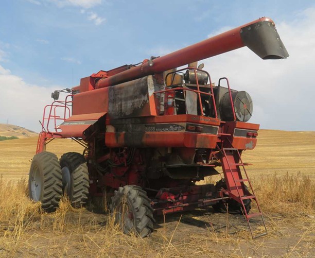1994 CASE IH 1688 Combine - Image 3