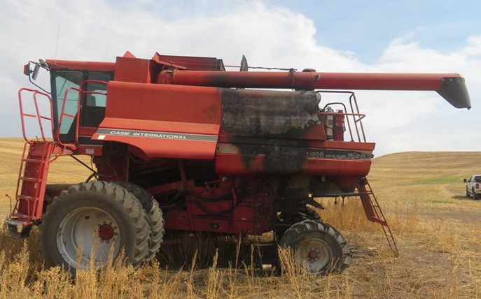 1994 CASE IH 1688 Combine - Image 6