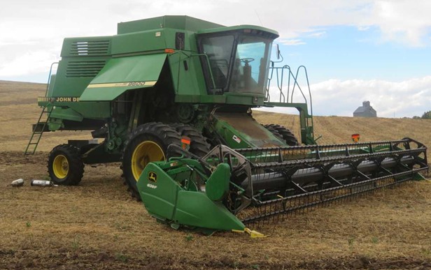 1995 John Deere 9600 Combine